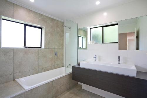 North Sunshine Coast QLD Accommodation Ballina