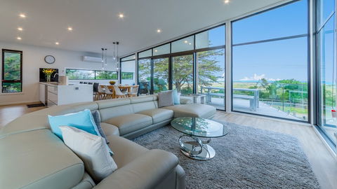 Sweeping Views Free Wifi & Netflix PET Friendly - Accommodation Ballina 3