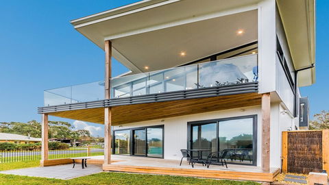 Sweeping Views Free Wifi & Netflix PET Friendly - Accommodation Ballina 1