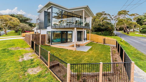 Sweeping Views Free Wifi & Netflix PET Friendly - Accommodation Ballina 0