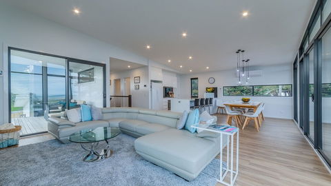 Sweeping Views Free Wifi & Netflix PET Friendly - Accommodation Ballina 5