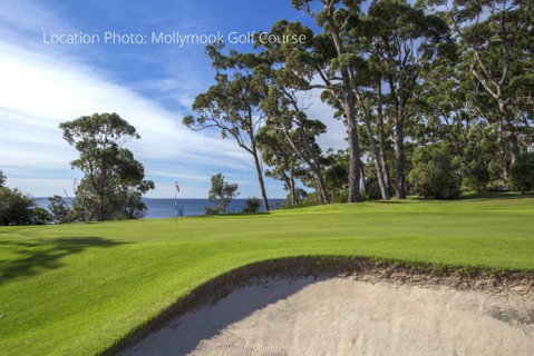 2 / 81 Clyde St. Villa De Golf At Mollymook - Accommodation Ballina 3