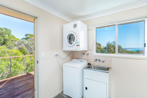 Rainbow Views Rainbow Beach Stunning Ocean Views & A Swimming Pool - Accommodation Ballina 2