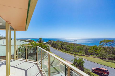 Rainbow Views Rainbow Beach Stunning Ocean Views & A Swimming Pool - Accommodation Ballina 4