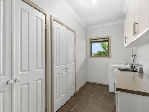 THE LOCH SURFSIDE WIFI NETFLIX PET FRIENDLY (OUTSIDE ONLY) - Accommodation Ballina 3