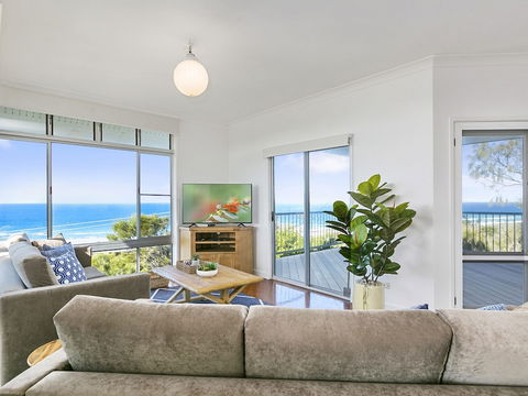 Panoramic Ocean Views In Peregian Beach! 41 Parakeet Cresent - Accommodation Ballina 3