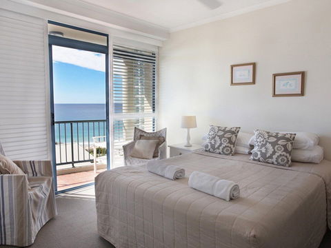 Panoramic Ocean Views Of Sunshine Beach Unit 5 Vista Pacific 12 Bryan Street - Accommodation Ballina 2