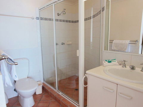 Panoramic Ocean Views Of Sunshine Beach Unit 5 Vista Pacific 12 Bryan Street - Accommodation Ballina 6