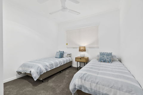 Panoramic Ocean Views Of Sunshine Beach Unit 5 Vista Pacific 12 Bryan Street - Accommodation Ballina 5