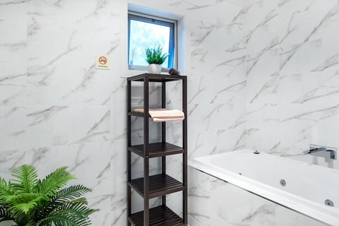 Woody Lifestyle One Bedroom Apartment - Accommodation Ballina 4