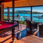 Uisce Luxury Holiday House With Jacuzzi Pool Table Cinema Premium Foxtel & Two Buggies - Accommodation Ballina 0