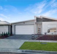 Brand New Home 10 mins to Beach Torquay Geelong Deakin Hospitals - Accommodation Ballina