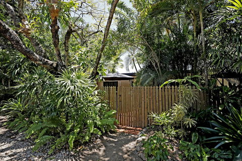 Rare Modern Unit W Private Fenced Garden Close To The Beach PC4 - Accommodation Ballina 1
