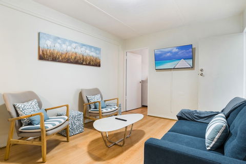 Rare Modern Unit W Private Fenced Garden Close To The Beach PC4 - Accommodation Ballina 6