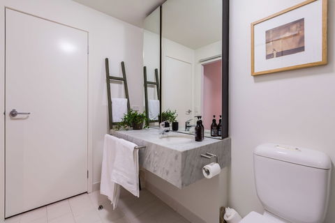 Auguste 2 BDR Melbourne Apartment - Accommodation Ballina 3