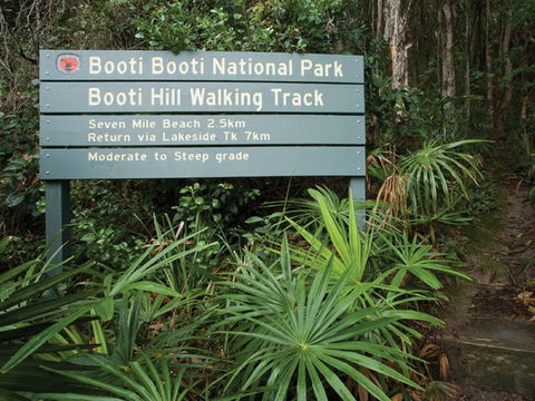 26 Wallis View - Opposite The Lake - 3 Bedroom Apartment - Sleeps 8 - Accommodation Ballina 4