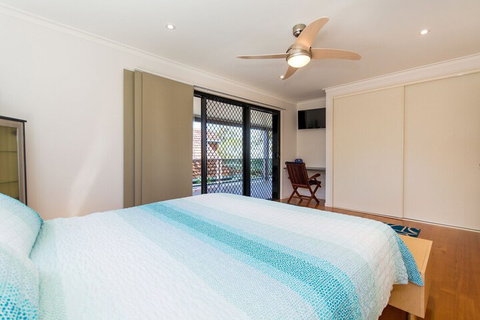 Magical Holiday Home Welsby Pde Bongaree - Accommodation Ballina 5