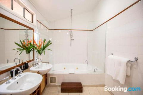 Beachfront Hideaway Port Douglas - Accommodation Ballina 5
