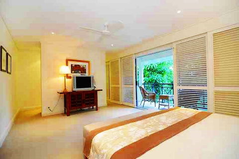 Plantation House 1 Spacious 4 Bedroom House Near Beach WIFI Netflix Telstra TV Playground Pool BBQ - Accommodation Ballina 5