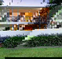 Plantation House 1 Spacious 4 Bedroom House Near Beach WIFI Netflix Telstra TV Playground Pool BBQ - Accommodation Ballina