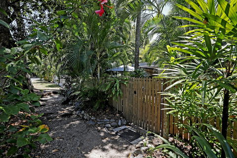 Rare Modern Unit W Private Fenced Garden Close To The Beach PC5 - Accommodation Ballina 1
