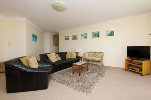 Beachpoint Unit 401 28 North Street - Accommodation Ballina 4
