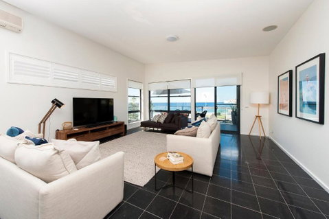 Mollymook Beachfront Penthouse 9 - Accommodation Ballina 2
