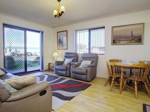 Seabreeze 6 Opposite Bowling Club - Accommodation Ballina 6