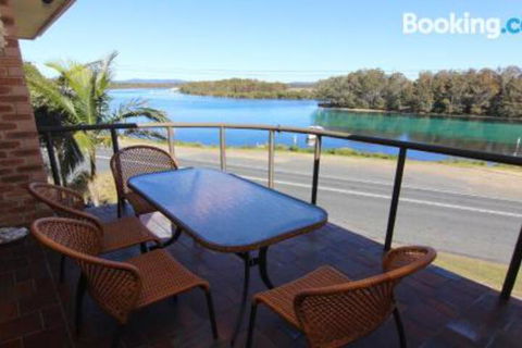 Braemar 7 On The Lake! - Accommodation Ballina 0