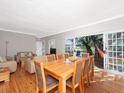 The Croft 11 Boulder Bay Rd Cosy Beach House With Aircon & Only 270m To The Beach - Accommodation Ballina 5