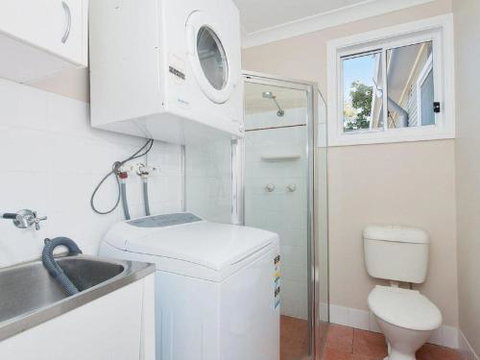 The Croft 11 Boulder Bay Rd Cosy Beach House With Aircon & Only 270m To The Beach - Accommodation Ballina 6