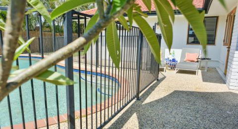 Quiet Pet Friendly Home 3 Houses To Beach Entry With Private Pool Walk To Shops - Accommodation Ballina 6