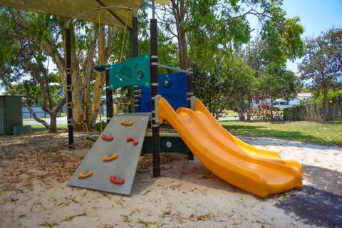 Quiet Pet Friendly Home 3 Houses To Beach Entry With Private Pool Walk To Shops - Accommodation Ballina 1
