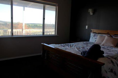 A Better Life Animal Sanctuary FarmStay Private Two Bedrooms Lounge Room & Bathroom & Toilet Shared Kitchen - Accommodation Ballina 4