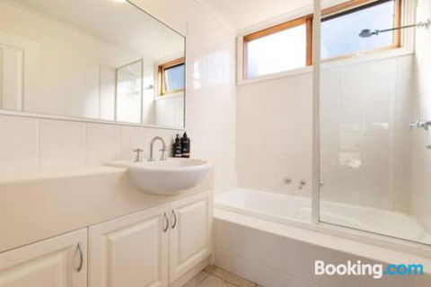 Acqua Vista Water View Fireplace Walk To Beach - Accommodation Ballina 1