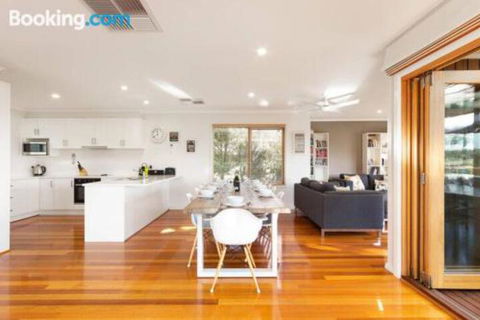 Acqua Vista Water View Fireplace Walk To Beach - Accommodation Ballina 4
