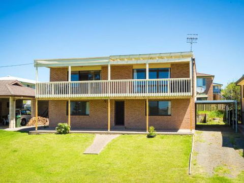 Williams Wonder Large Beach House - Accommodation Ballina 0
