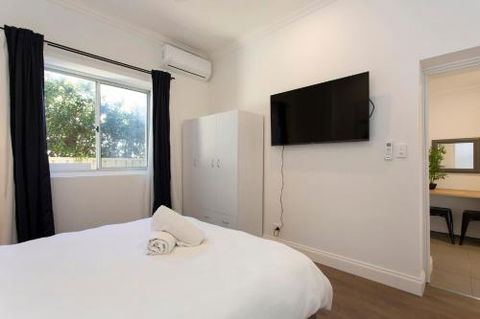 Dingo At White Gum Lodge - Accommodation Ballina 6