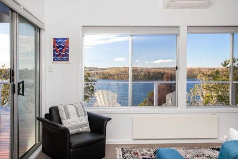 Home On The Water 21 Evans St. Lake Conjola - Accommodation Ballina 5