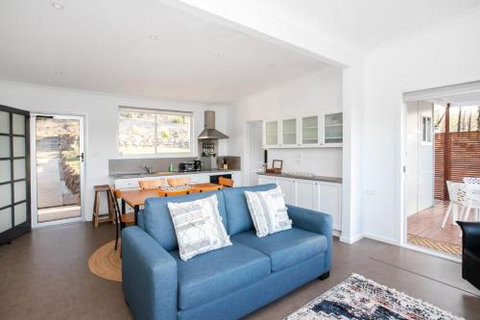 Home On The Water 21 Evans St. Lake Conjola - Accommodation Ballina 4