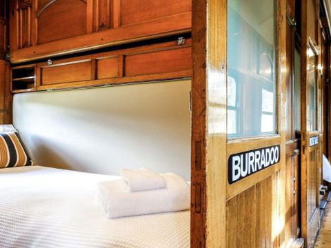 THE ANGAS CARRIAGE Alpine Southern Highlands 4pm Check Out On Sundays - Accommodation Ballina 1