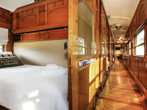 THE ANGAS CARRIAGE Alpine Southern Highlands 4pm Check Out On Sundays - Accommodation Ballina 2