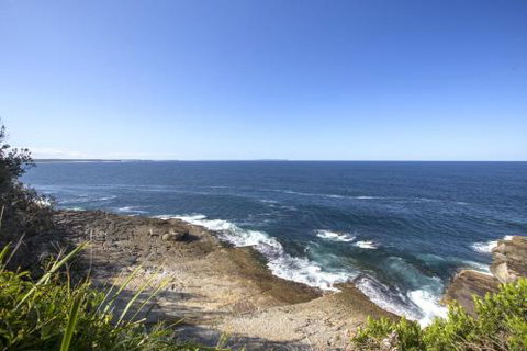 Stunning Clifftop Location 213 Mitchell Pde - Accommodation Ballina 0