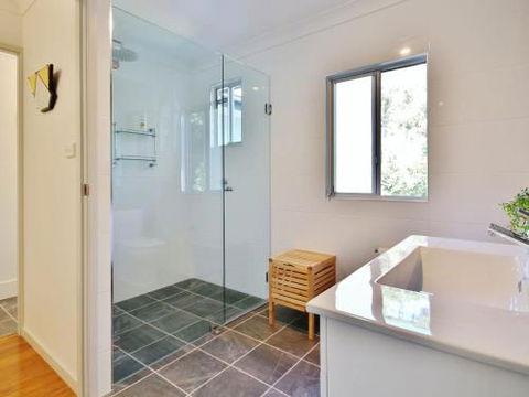 Elaine At Hyams 4pm Check Out Sundays - Accommodation Ballina 1