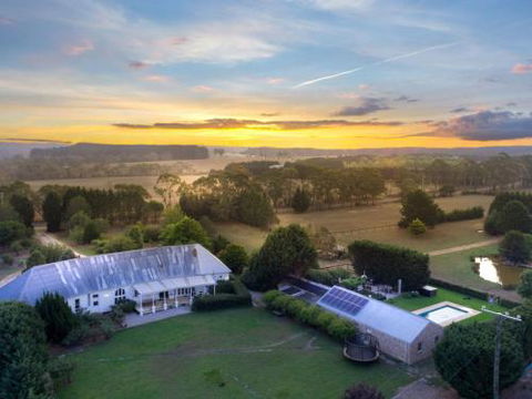 Wembley House Southern Highlands With 4pm Check Out Sunday - Accommodation Ballina 0