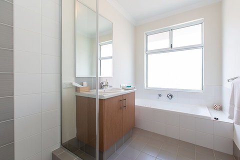 The Currawong - Accommodation Ballina 0