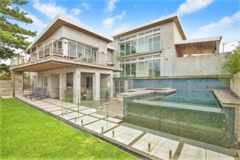 Beachfront Location 28 Mitchell Pde - Accommodation Ballina 0