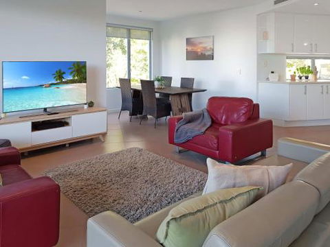 Sunshine Beach Retreat 3 Bedroom Family Apartment Wifi Netflix 2 Cars - Accommodation Ballina 1