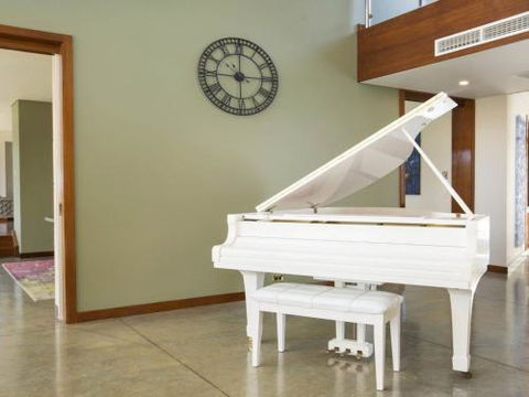 ALPINE LODGE Alpine Southern Highlands 4pm Check Out Sundays - Accommodation Ballina 2