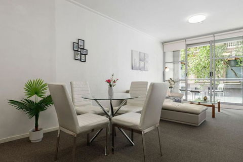 A Cozy & Modern Studio Next To Darling Harbour - Accommodation Ballina 2